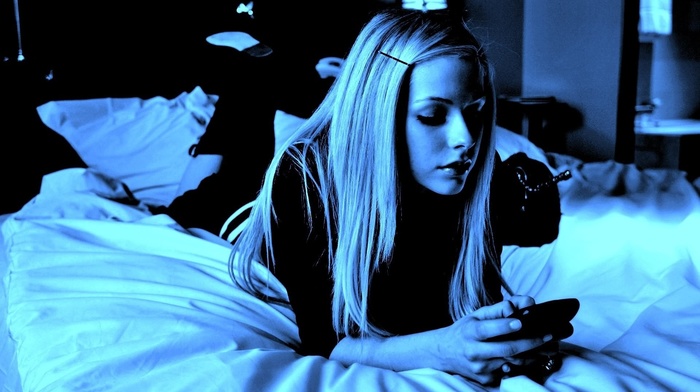 Avril Lavigne, monochrome