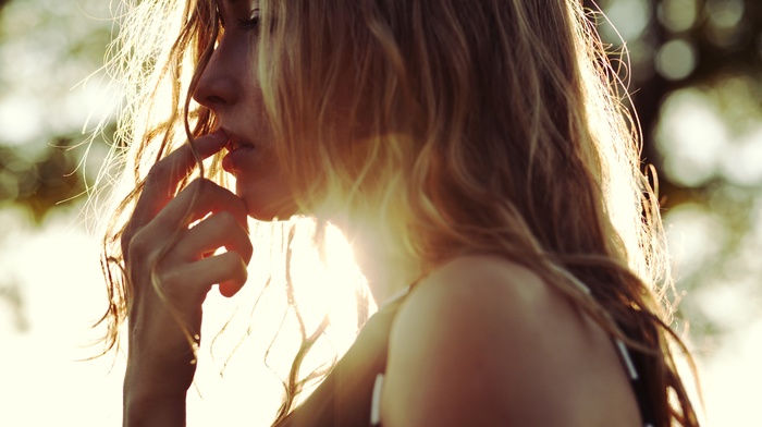 finger on lips, girl outdoors, girl, sunlight, profile, blonde