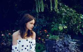 brunette, plants, model